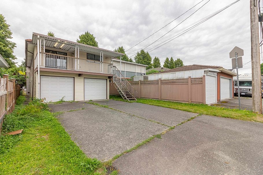 4467 Perry Street Vancouver, BC - 30