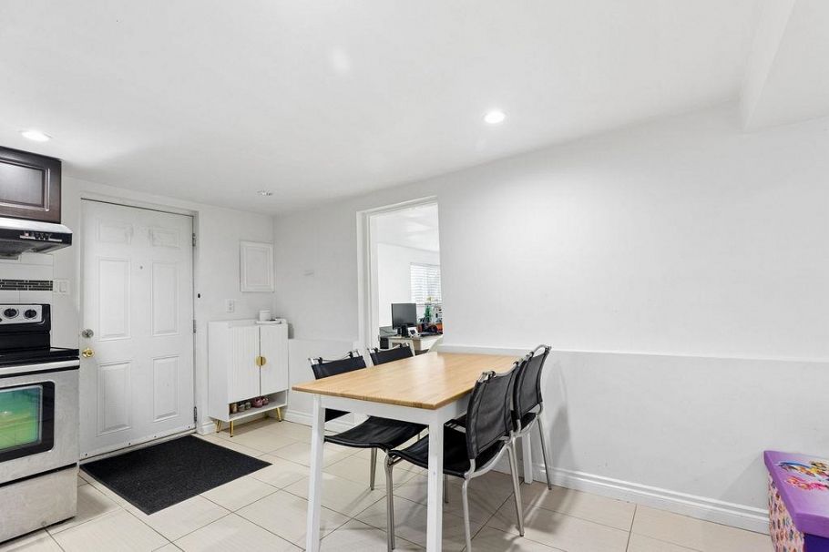 3708 Dumfries Street Vancouver, BC - 10