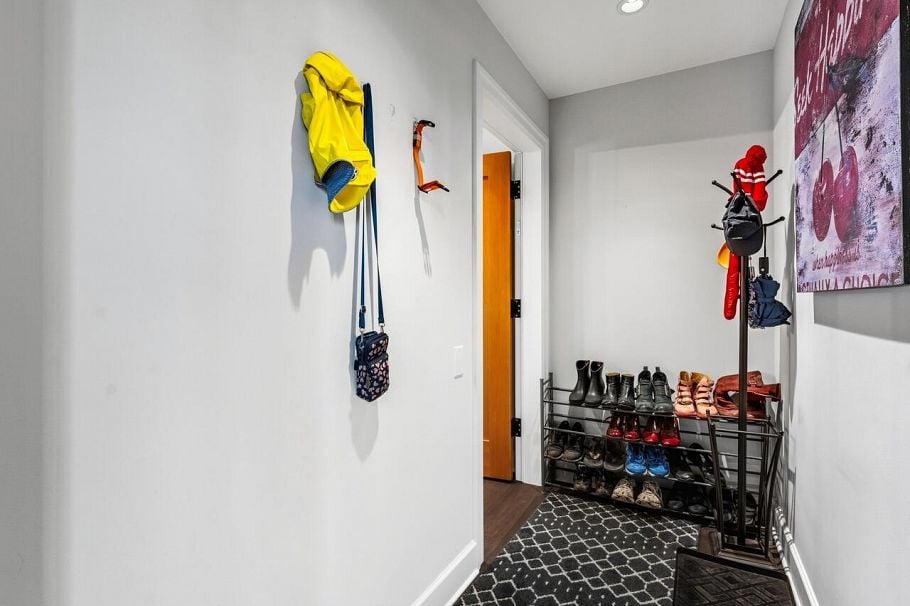 100 656 W 13th Avenue Vancouver, BC - 2