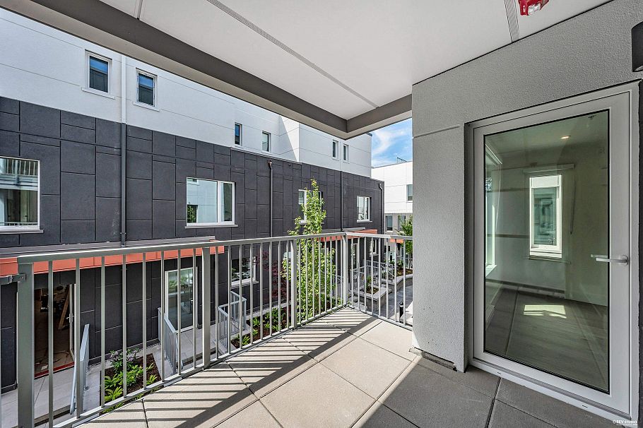 2260 E 1st Avenue Vancouver, BC - 32
