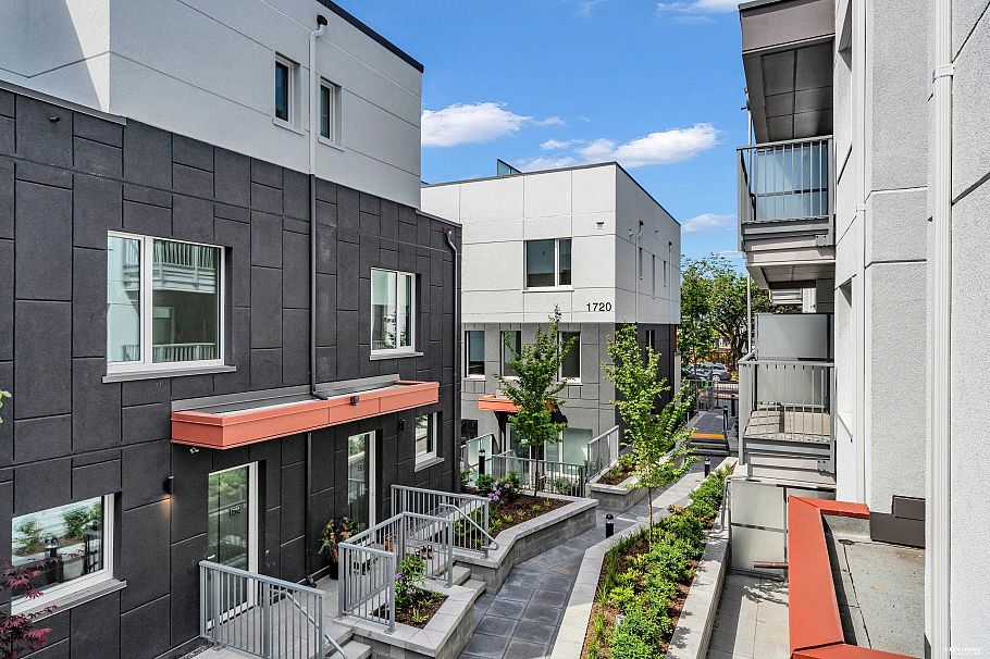 2260 E 1st Avenue Vancouver, BC - 1