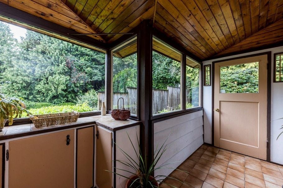 292 E St. James Road North Vancouver, BC - 19