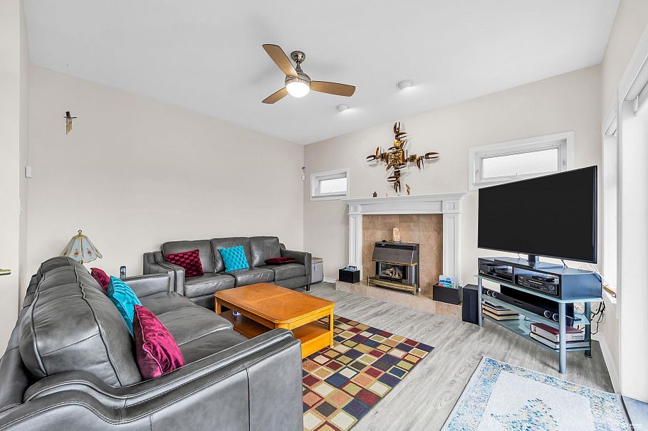 2381 E 40th Avenue Vancouver, BC - 11