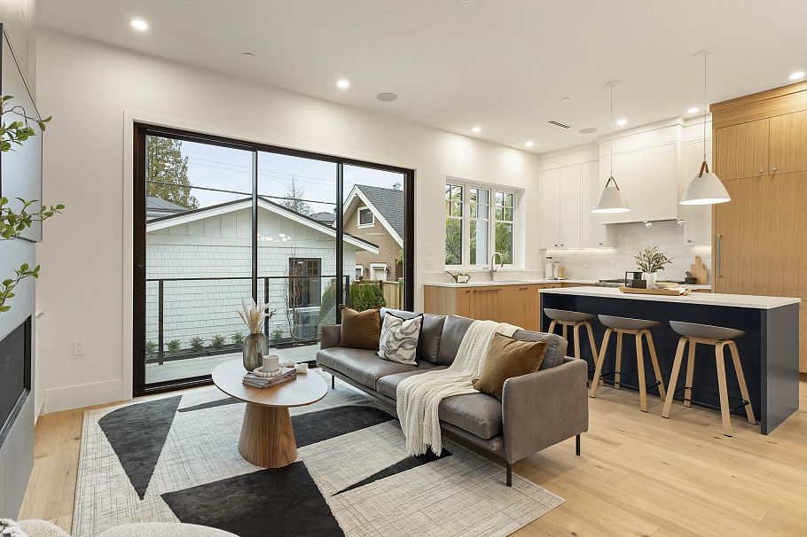 2 3919 W 18th Avenue Vancouver, BC - 1