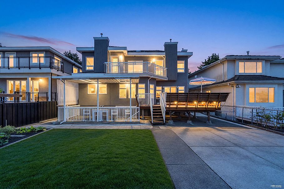 2381 E 40th Avenue Vancouver, BC - 37
