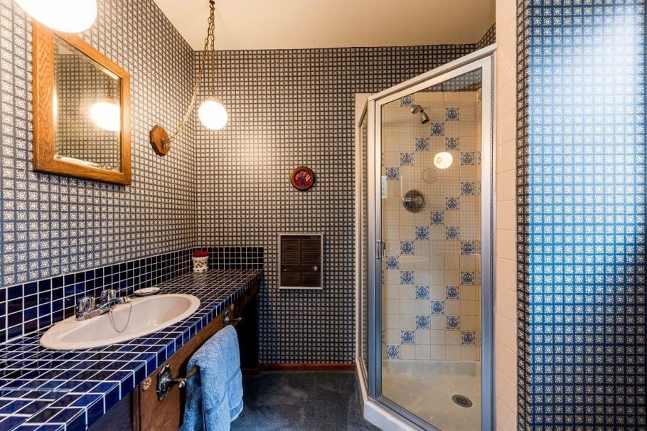 292 E St. James Road North Vancouver, BC - 24