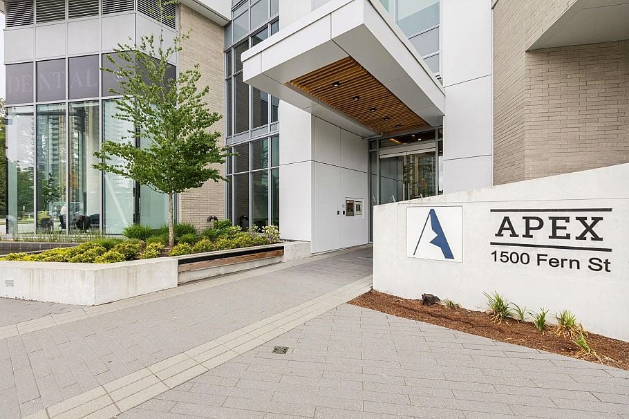 305 1500 Fern Street North Vancouver, BC - 33