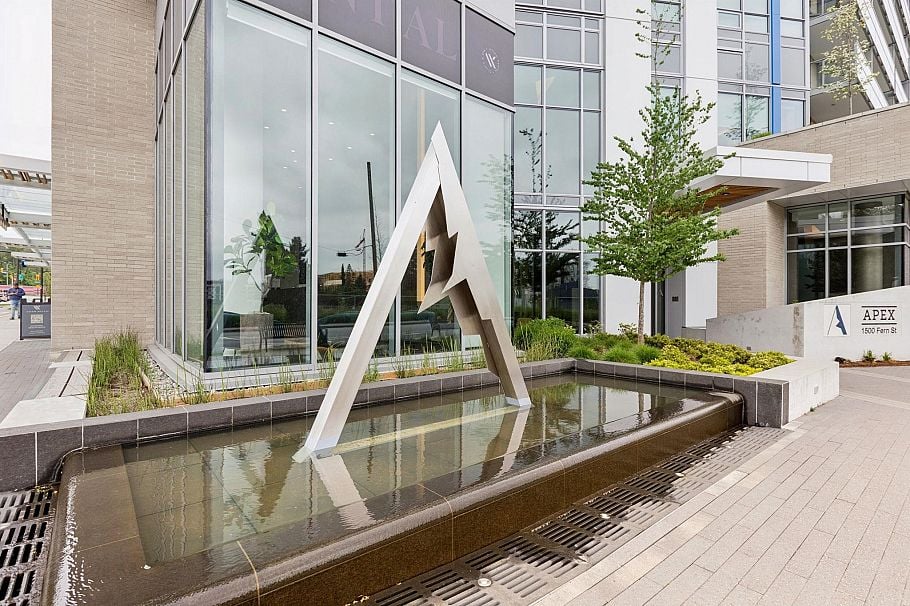 305 1500 Fern Street North Vancouver, BC - 34
