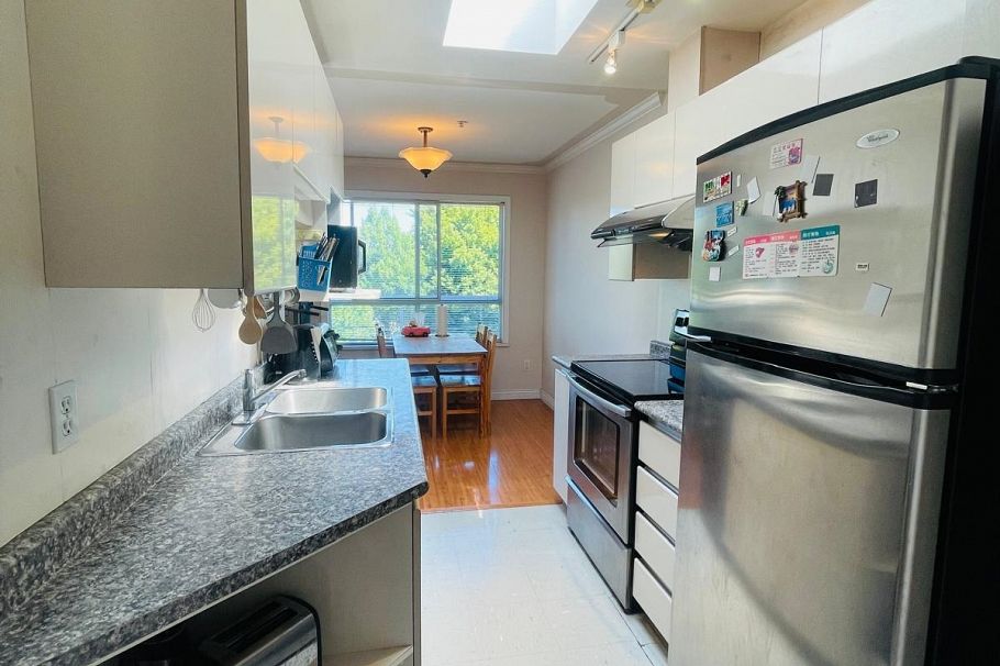 302 2288 Newport Avenue Vancouver, BC - 9