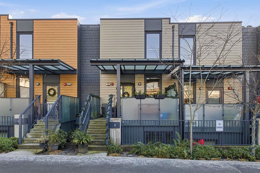 33 720 E 3rd Street North Vancouver, BC - 1