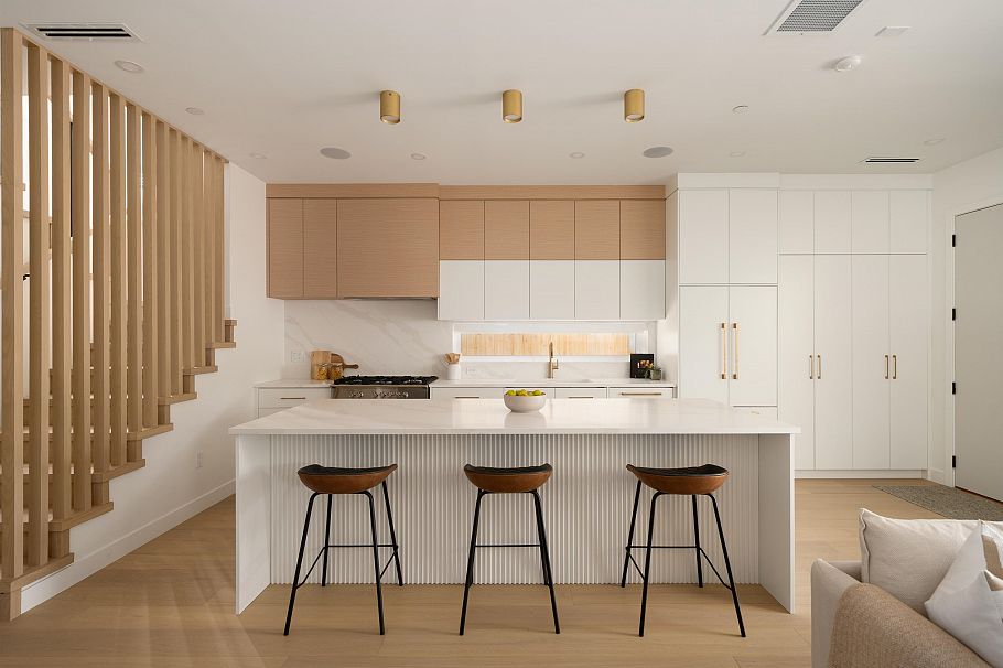 1 810 E 22nd Avenue Vancouver, BC - 3
