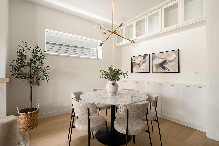1 810 E 22nd Avenue Vancouver, BC - 9