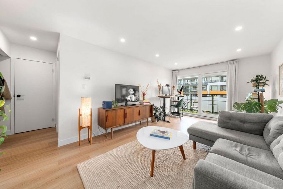 312 360 E 2nd Street North Vancouver, BC - 3