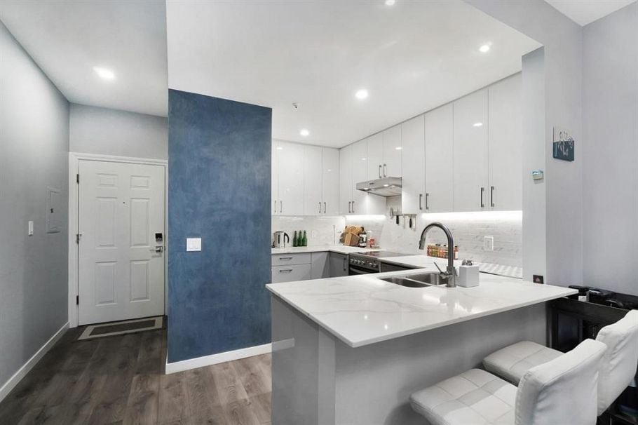 306 630 Roche Point Drive North Vancouver, BC - 2