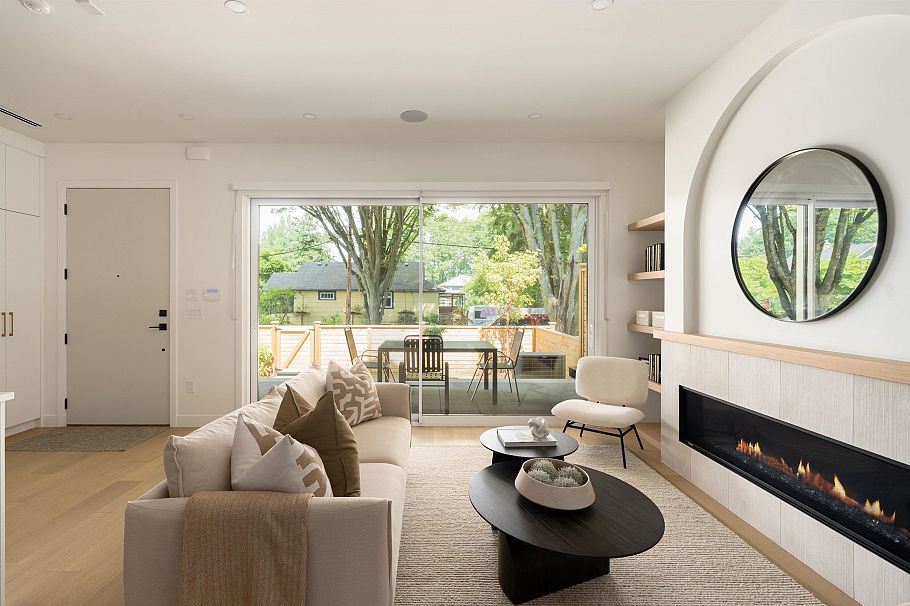1 810 E 22nd Avenue Vancouver, BC - 6