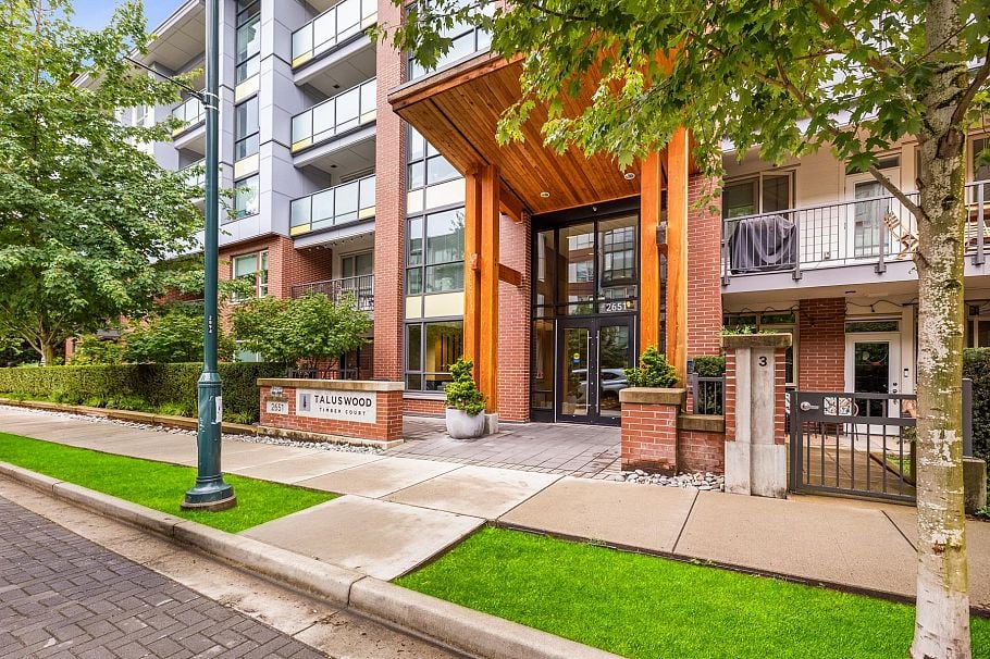 302 2651 Library Lane North Vancouver, BC - 24