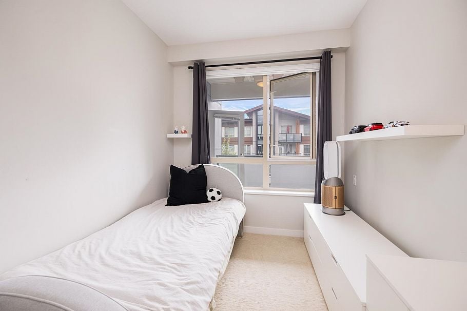 302 2651 Library Lane North Vancouver, BC - 18