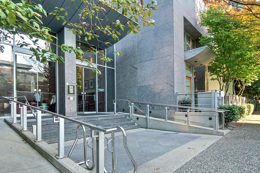 1005 1288 W Georgia Street Vancouver, BC - 2