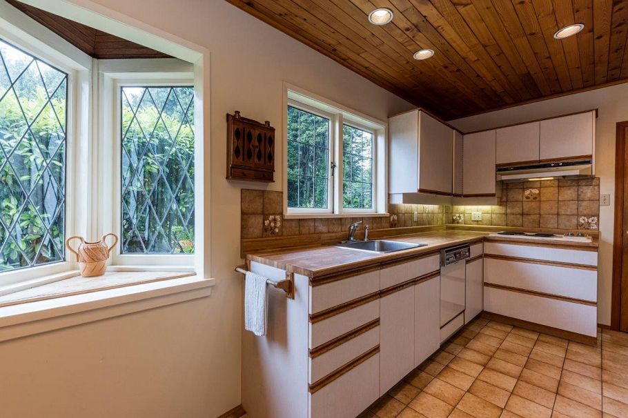 292 E St. James Road North Vancouver, BC - 10