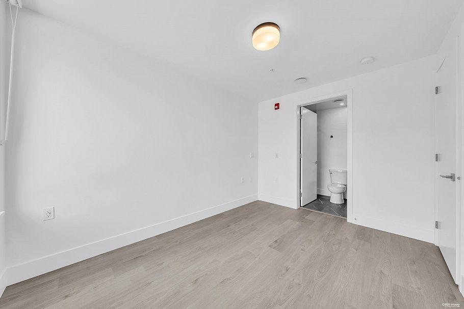 2260 E 1st Avenue Vancouver, BC - 21