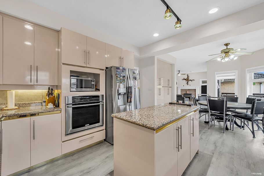 2381 E 40th Avenue Vancouver, BC - 10