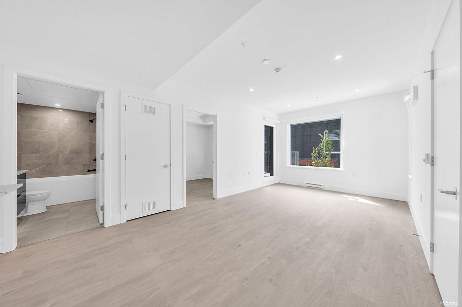 2260 E 1st Avenue Vancouver, BC - 7