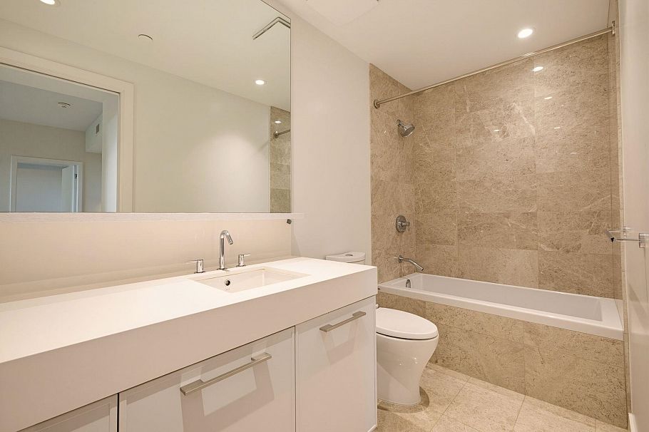 218 3220 Connaught Crescent North Vancouver, BC - 9