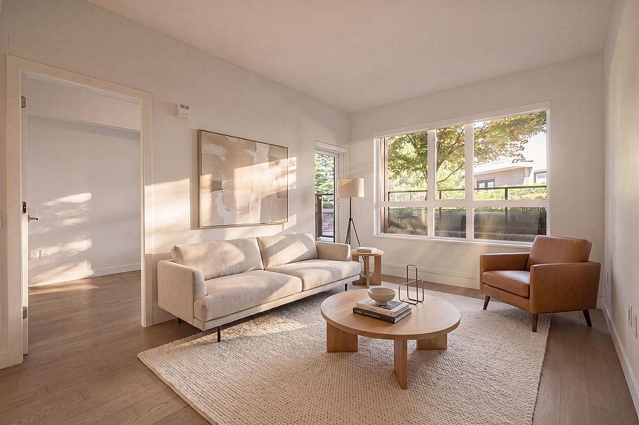 218 3220 Connaught Crescent North Vancouver, BC - 2