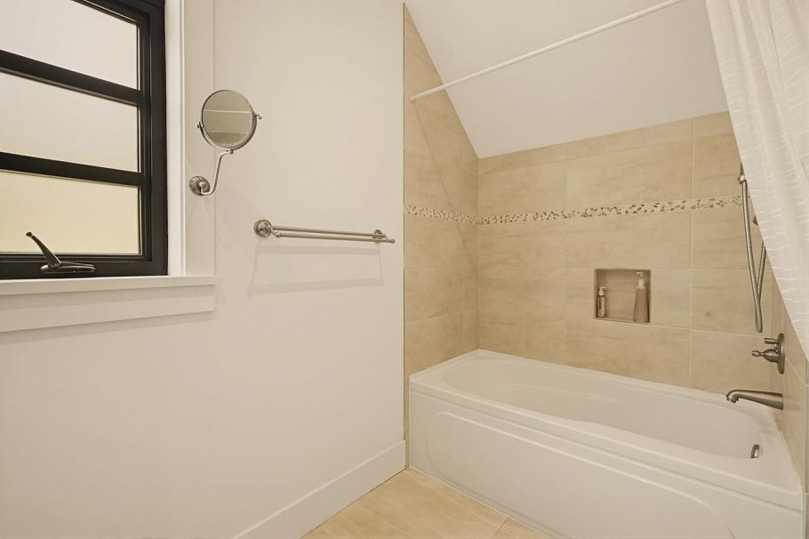 1134 Montroyal Boulevard North Vancouver, BC - 22