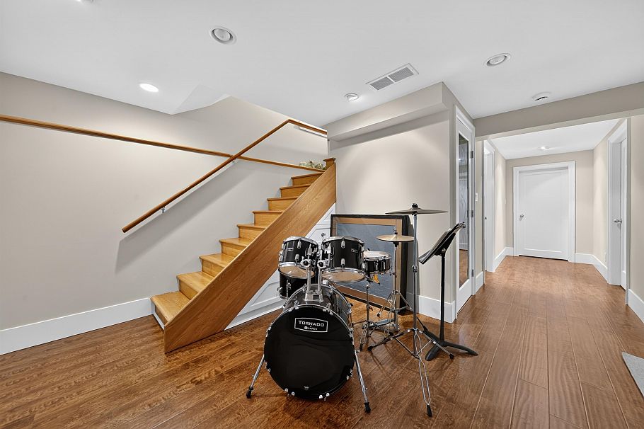 4655 W 6th Avenue Vancouver, BC - 24