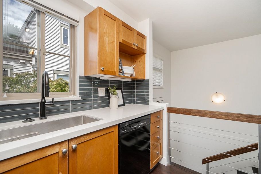 26 2375 W Broadway Vancouver, BC - 17