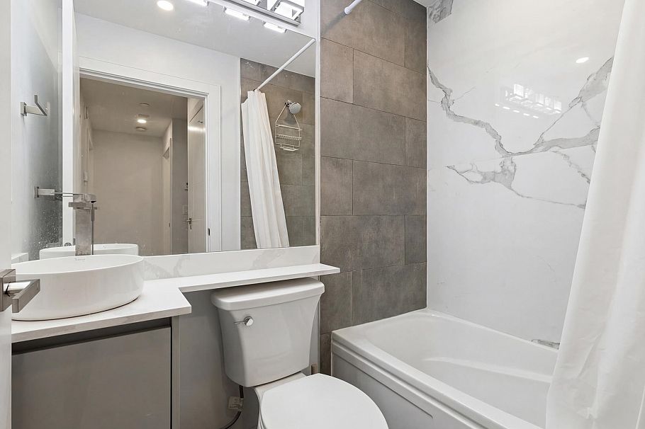 2885 E Georgia Street Vancouver, BC - 9