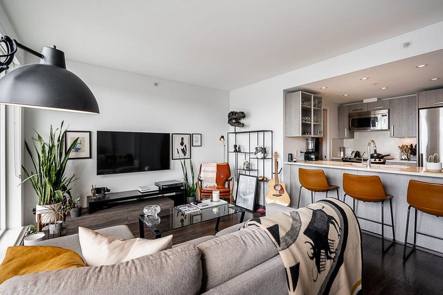 1110 933 E Hastings Street Vancouver, BC - 2