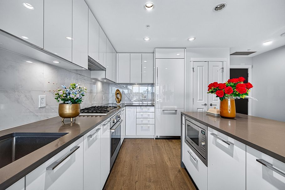1302 3487 Binning Road Vancouver, BC - 9