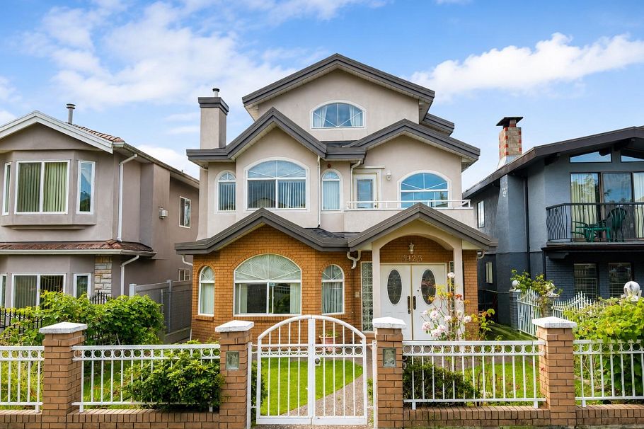 3423 E 24th Avenue Vancouver, BC - 1