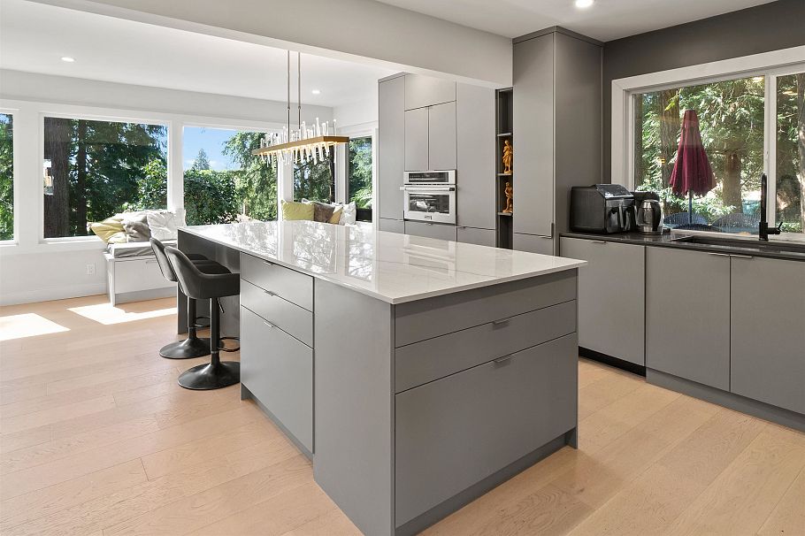 615 E Kings Road North Vancouver, BC - 2
