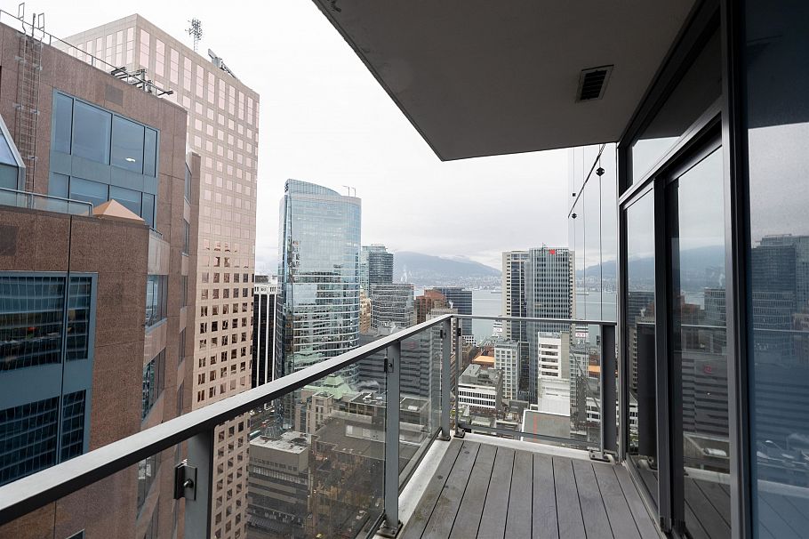 2702 667 Howe Street Vancouver, BC - 35