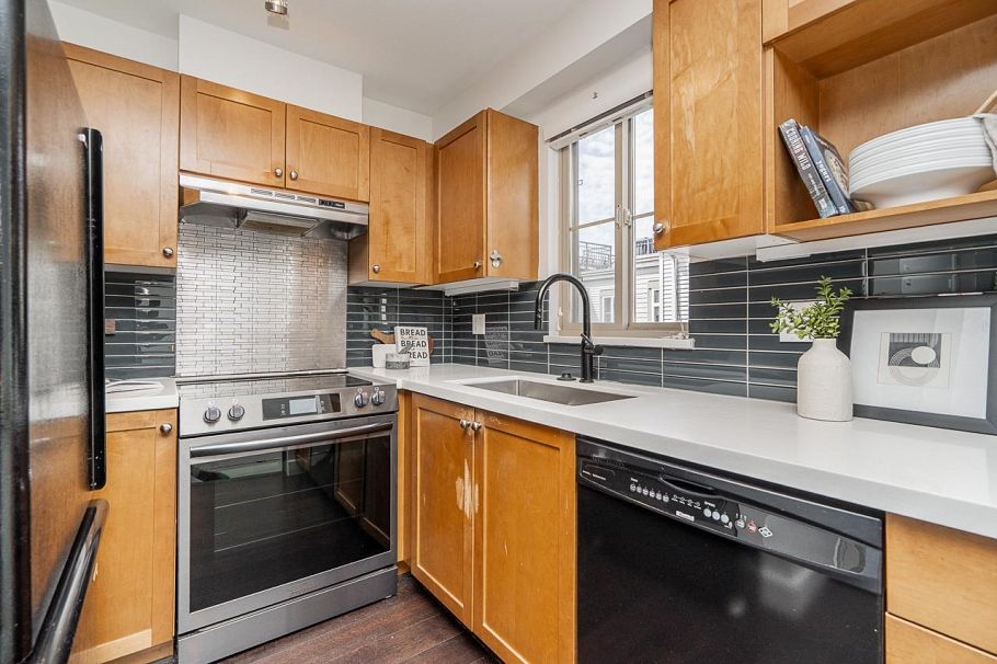 26 2375 W Broadway Vancouver, BC - 14
