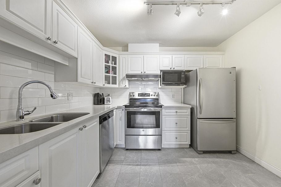 105 5735 Hampton Place Vancouver, BC - 1