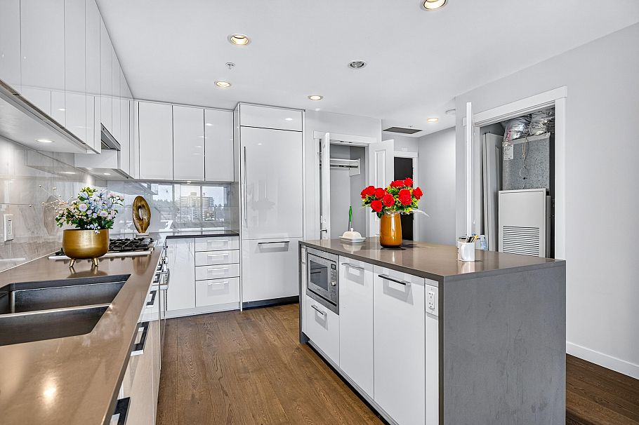 1302 3487 Binning Road Vancouver, BC - 10