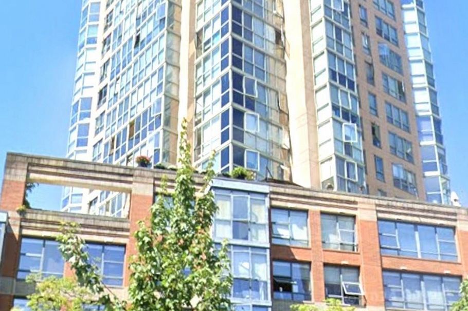 71 1233 Pacific Boulevard Vancouver, BC - 1