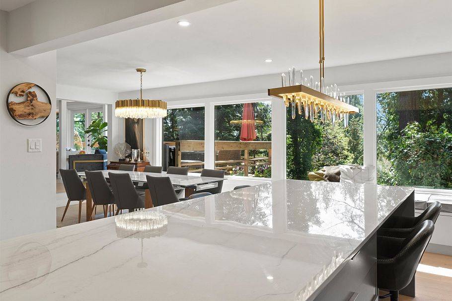 615 E Kings Road North Vancouver, BC - 3