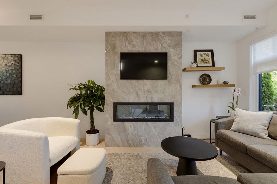 20 1960 Glenaire Drive North Vancouver, BC - 1