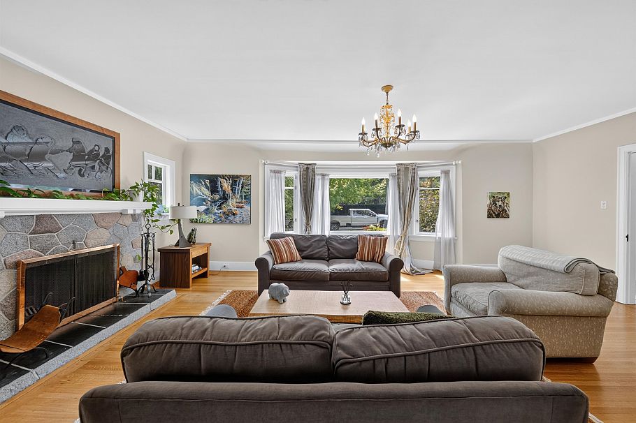 4655 W 6th Avenue Vancouver, BC - 5