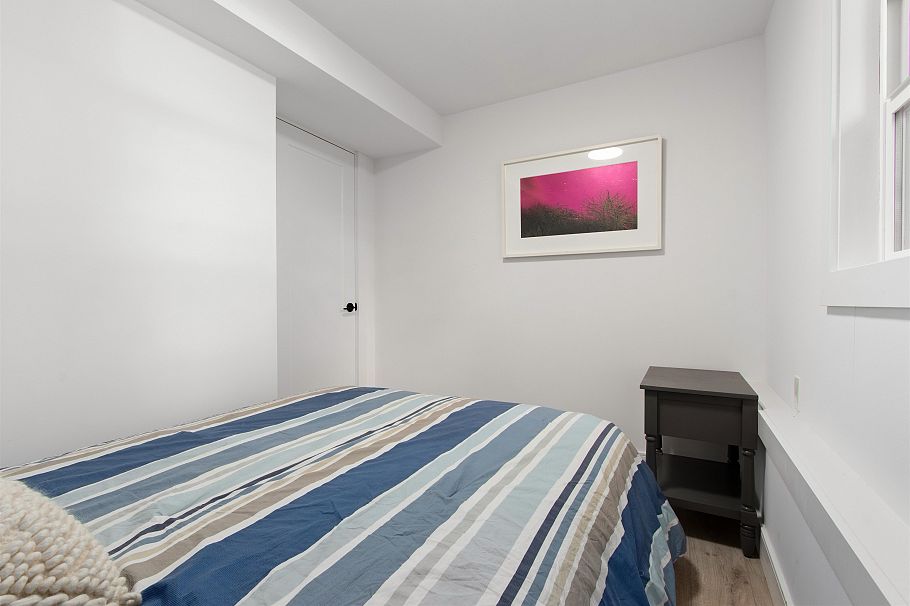 615 E Kings Road North Vancouver, BC - 28