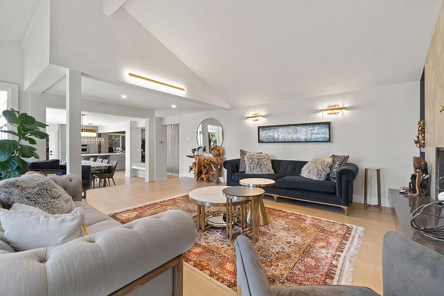 615 E Kings Road North Vancouver, BC - 13