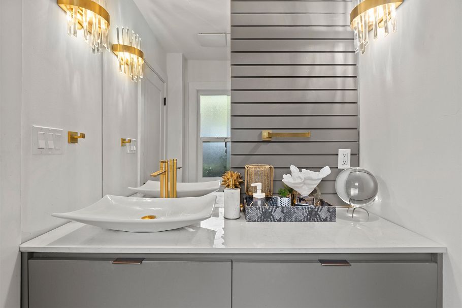615 E Kings Road North Vancouver, BC - 12