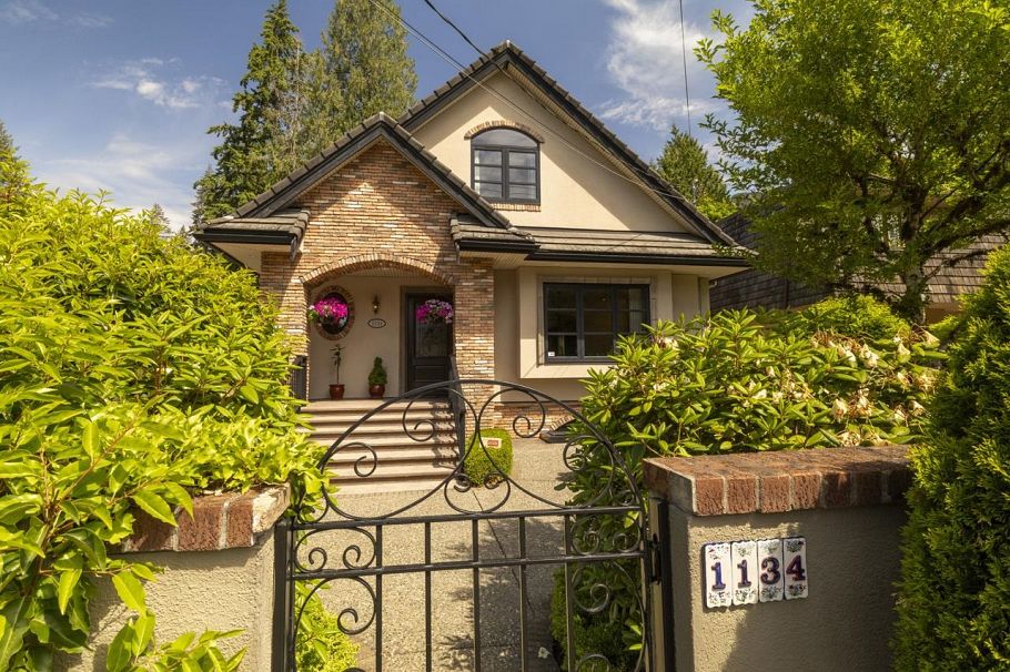 1134 Montroyal Boulevard North Vancouver, BC - 1