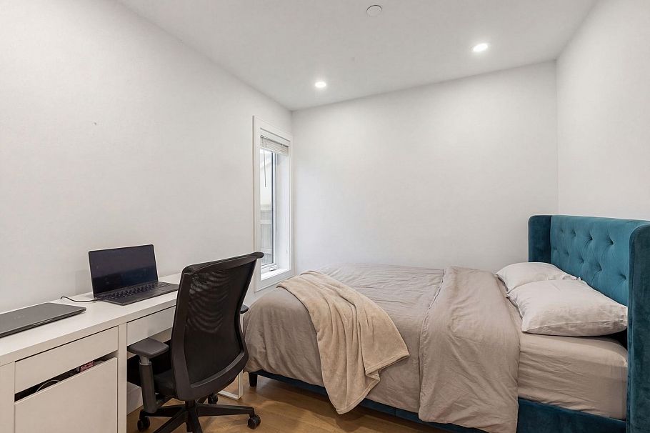 2885 E Georgia Street Vancouver, BC - 12