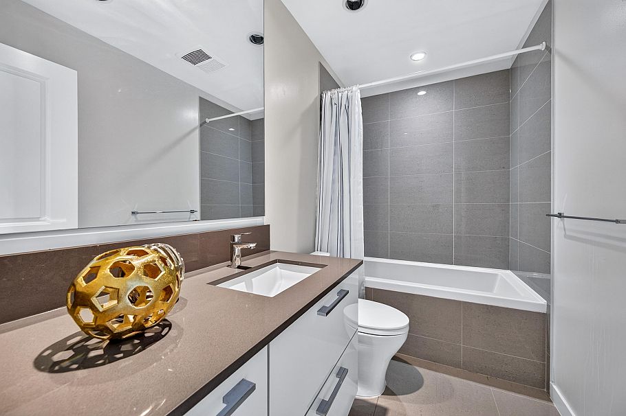 1302 3487 Binning Road Vancouver, BC - 35